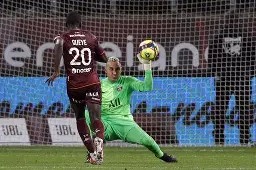 体育赛事-赛地聚焦——社区盾清晨热度飙升，巴黎圣日耳曼临场应变，话题不断，心理建设被强调的简单介绍