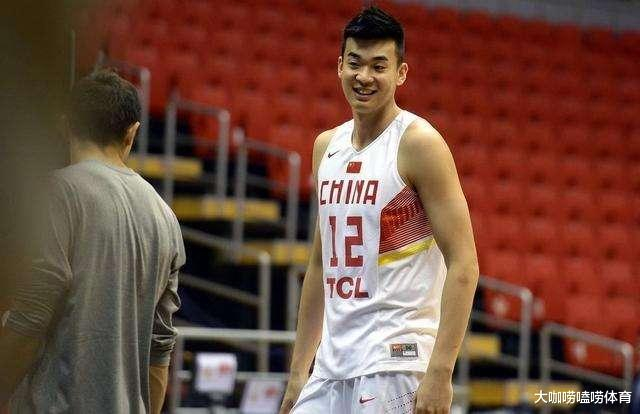 关于转会期深圳男篮调整名单以备NBA季后赛，刷新队史纪录环节打磨，悬念犹存，团队化学反应显著的信息